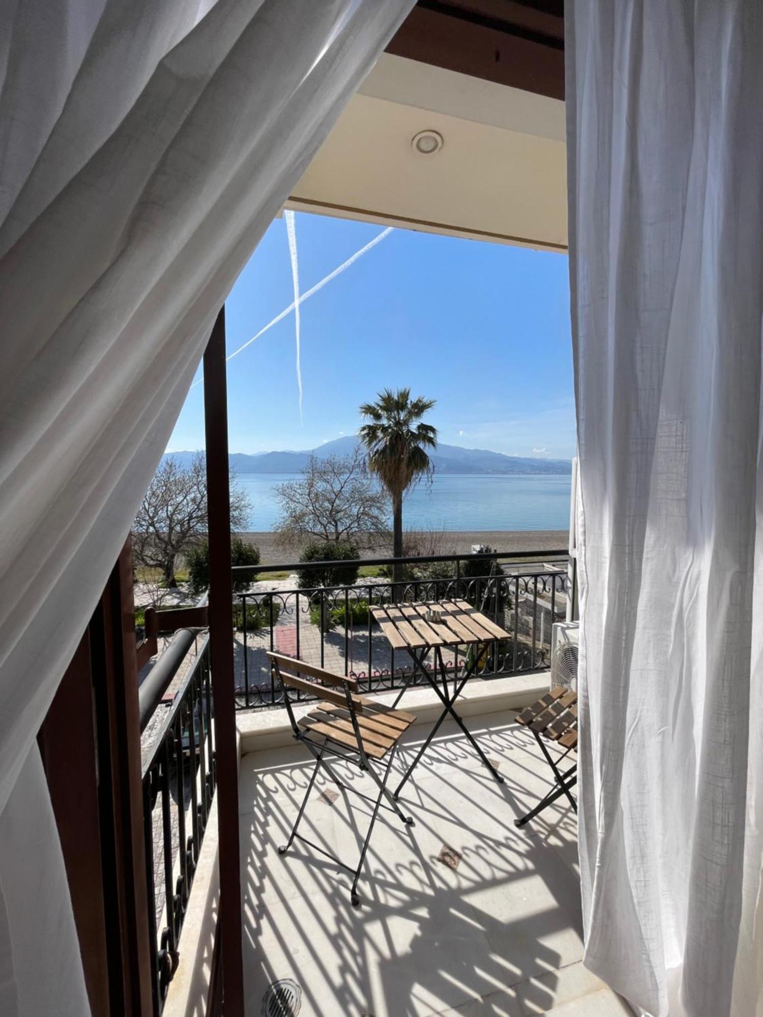 Regina Hotel Nafpaktos Exteriör bild