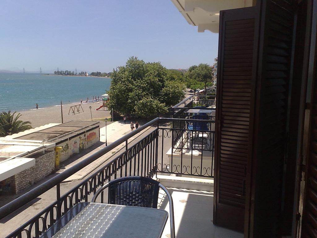 Regina Hotel Nafpaktos Rum bild
